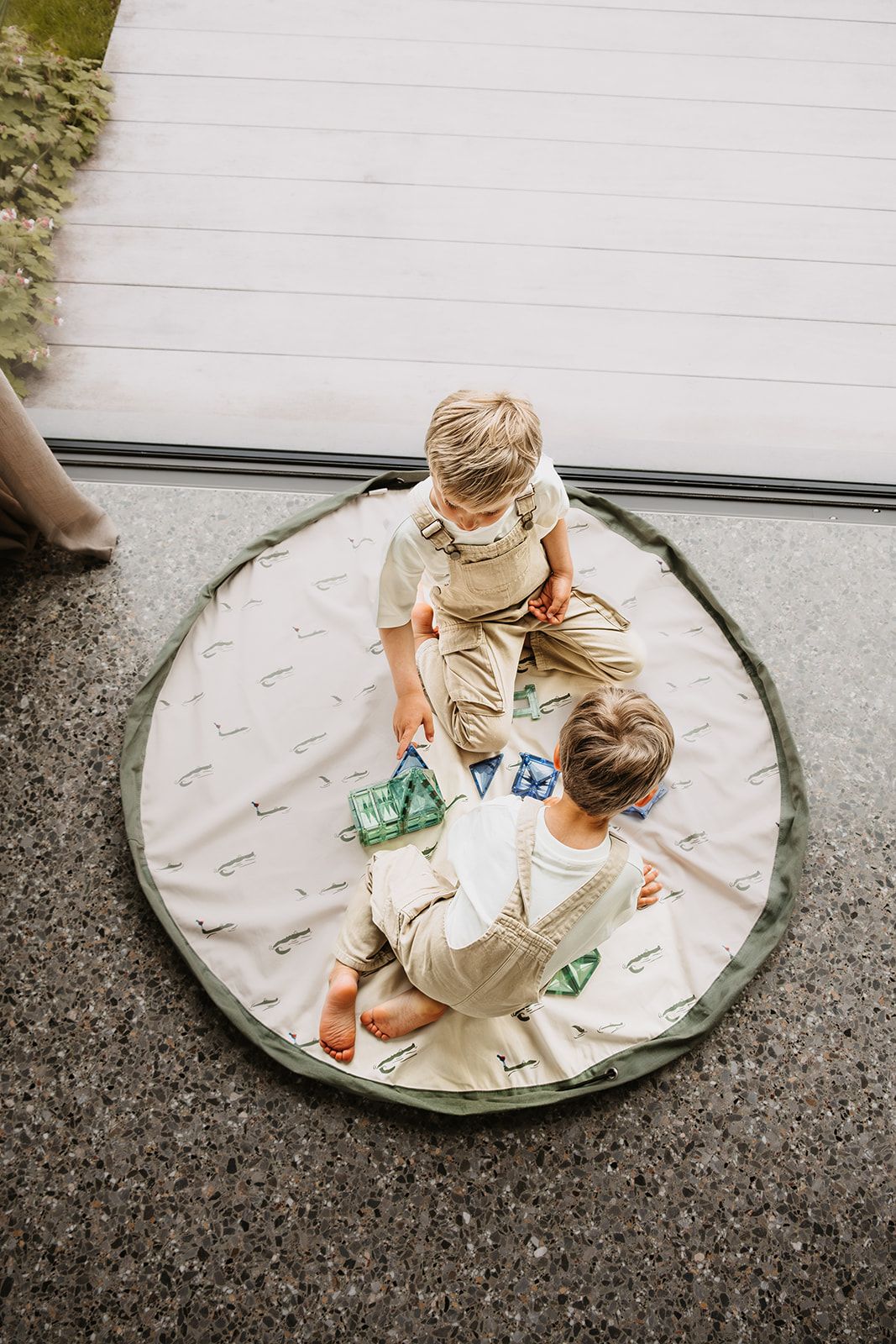 croco toy storage bag and playmat, children are playing on the mat
