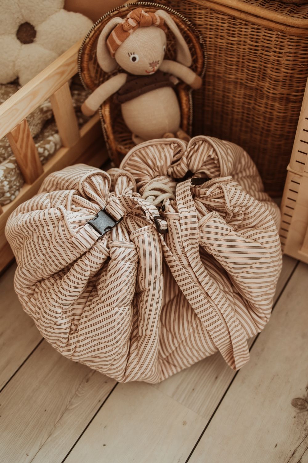 soft stripes brown organic babymat, closed bag on the floor in kidsroom