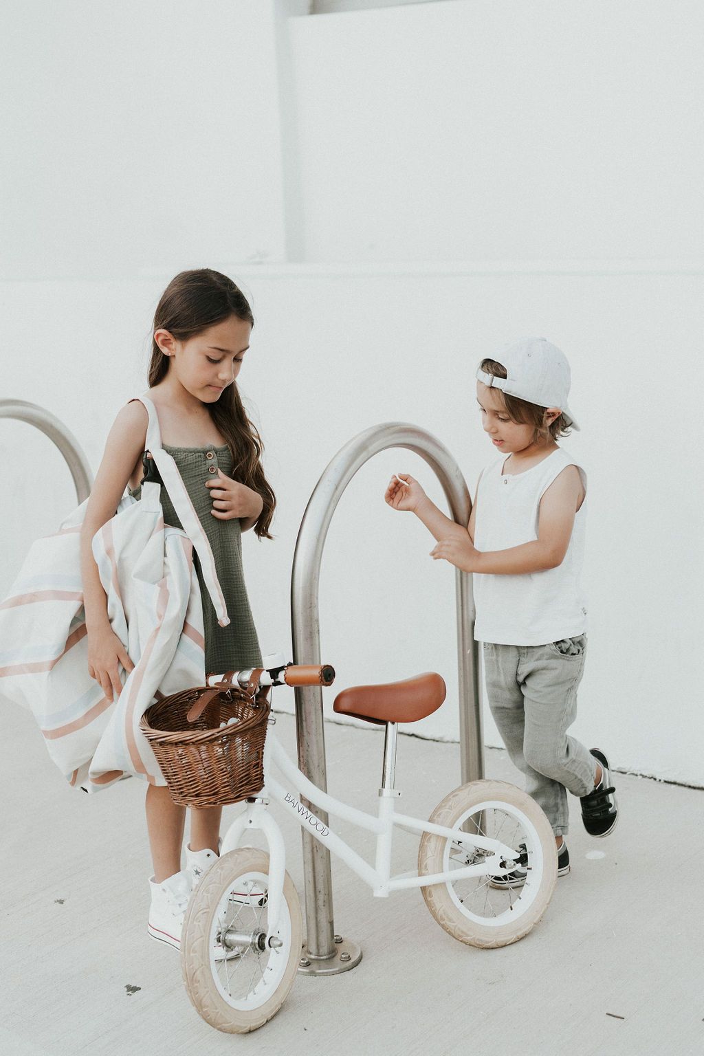 Play&Go outdoor storage bag and play mat, stripes, girl carrying bag, bicycle, little boy with cap