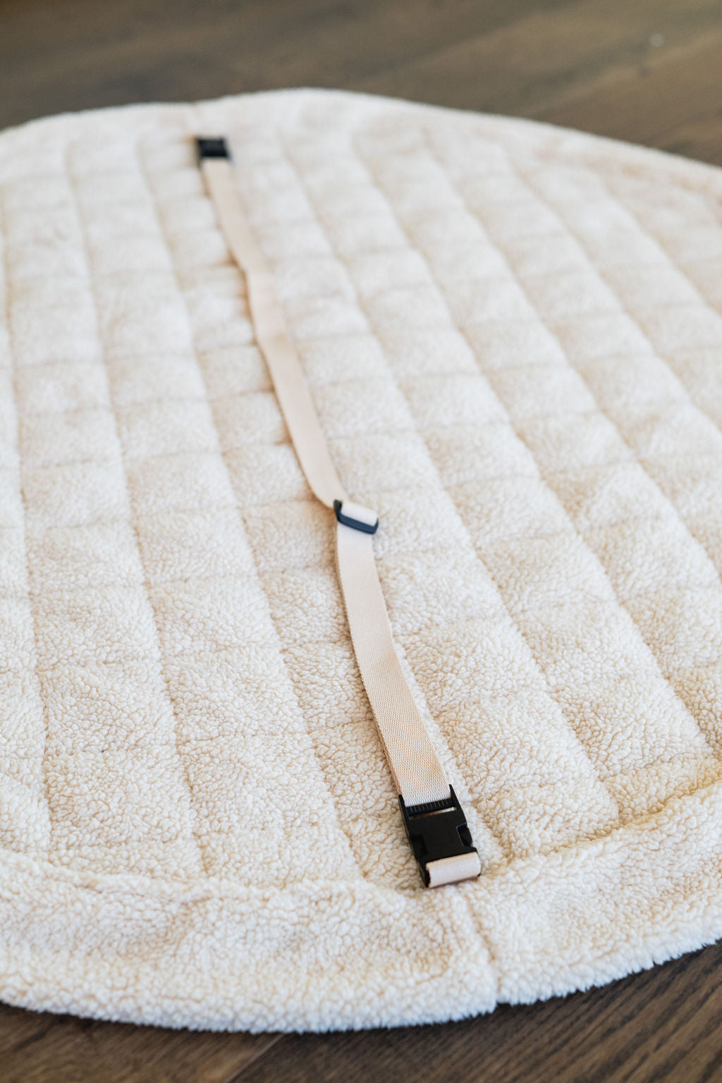 noomad soft teddy oak, detail shoulderstrap