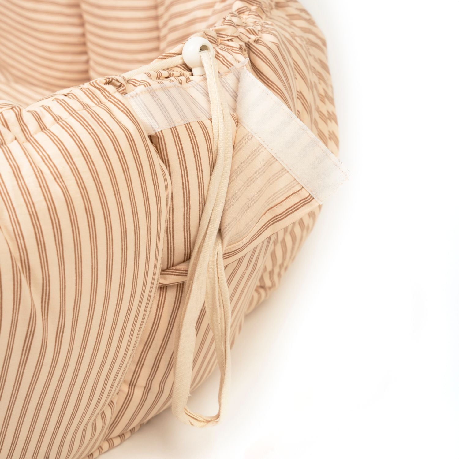 bloom stripes brown babymat, crib, raised edges, closure system