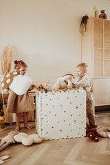 EEVAA treehouse puzzlemat made in a box with stars design, children are cleaning up the cuddles and putting the cuddles in the box